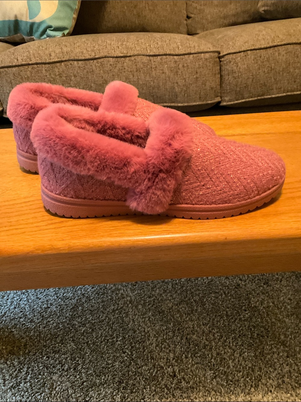 Women’s Size 9 Skechers Memory Foam Slippers with Rubber Soul, Cozy! - Picture 4 of 7